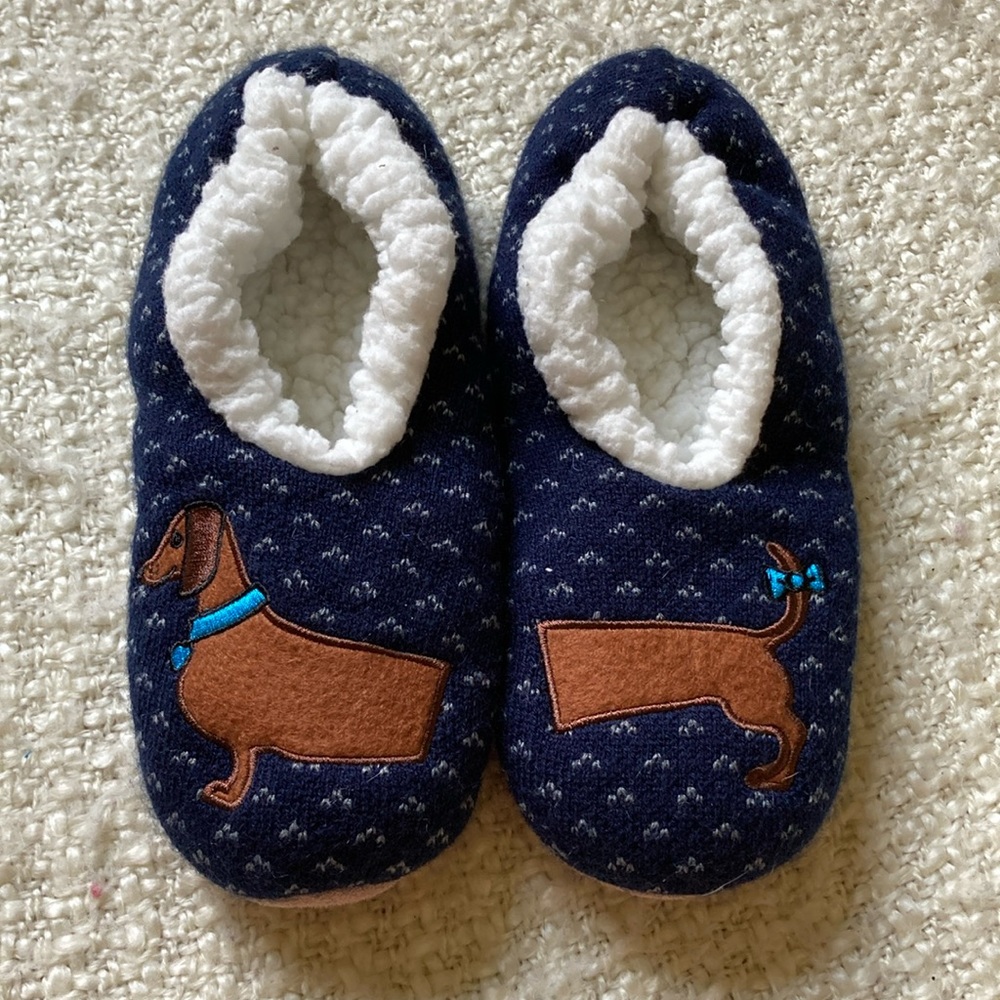 🐶 NWOT Youth  Size 4/5 wiener-dog Fuzzy Slippers